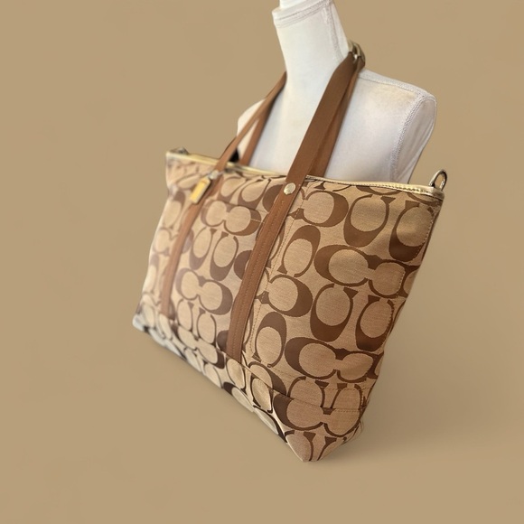 Coach Signature Weekend Bag, Excellent Condition - Picture 3 of 7